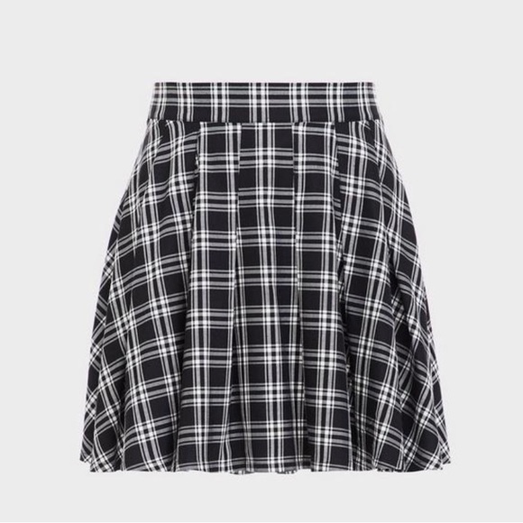 Pleated Skater Skirt black white Torrid 2 - EUC- punk goth cool plaid tartan - Picture 4 of 12